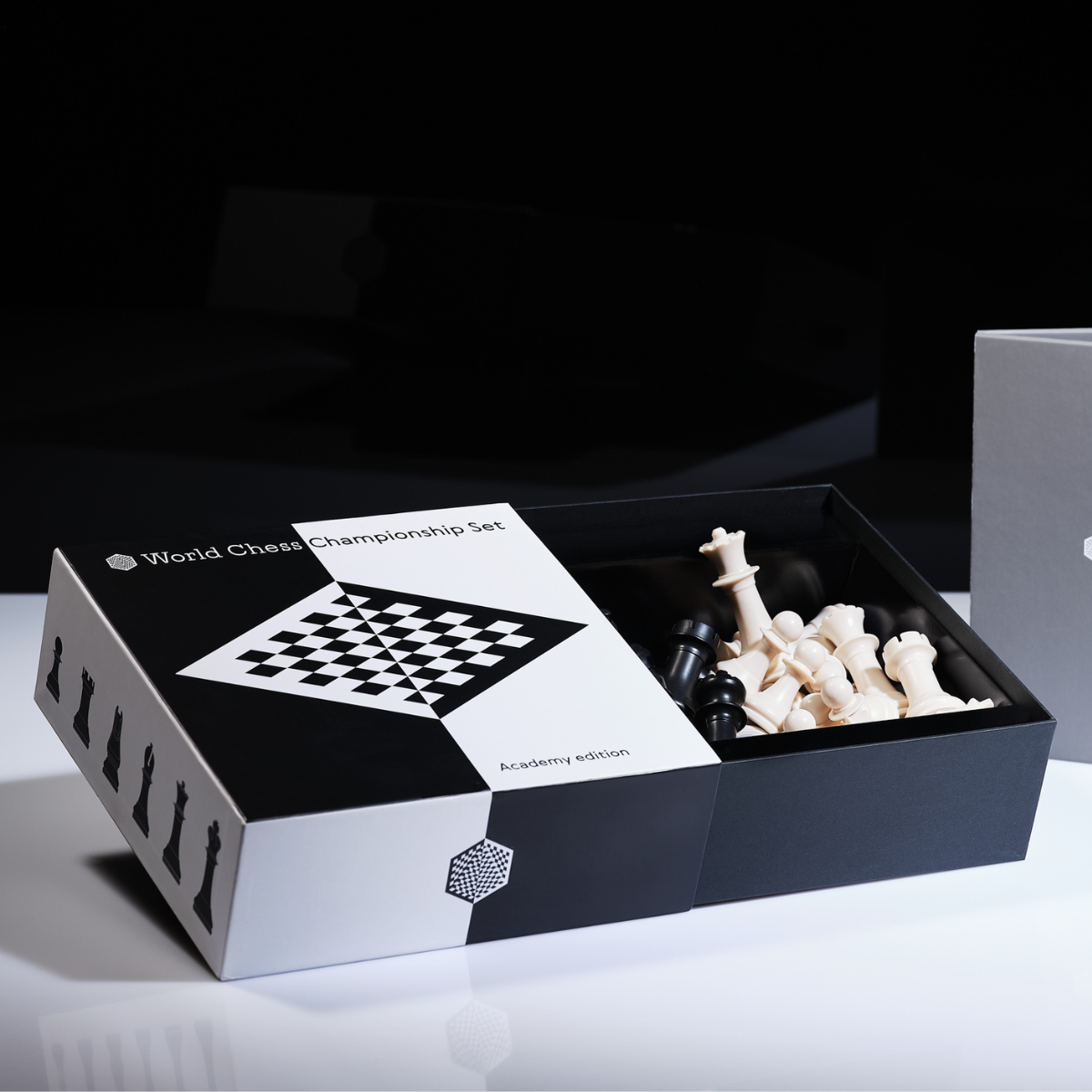 Komplett schackspel i VM-design